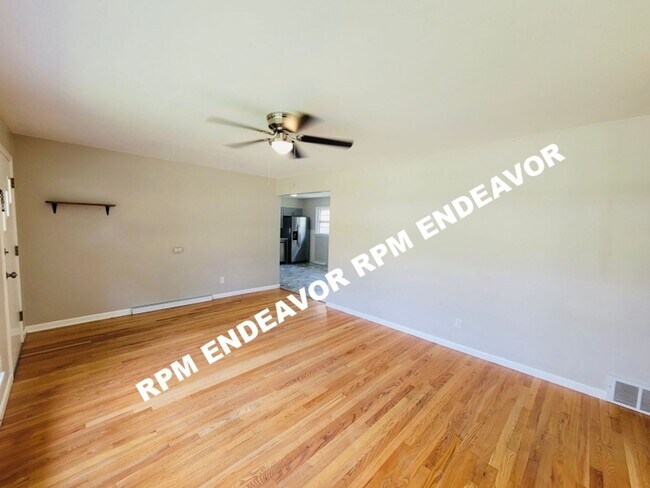 Foto del edificio - Charming 3-Bedroom, 1-Bath Home in Quiet W...
