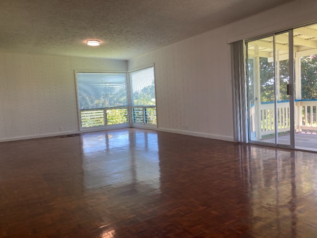Building Photo - 579 Haihai St
