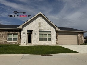 Building Photo - 561 W Crystal St