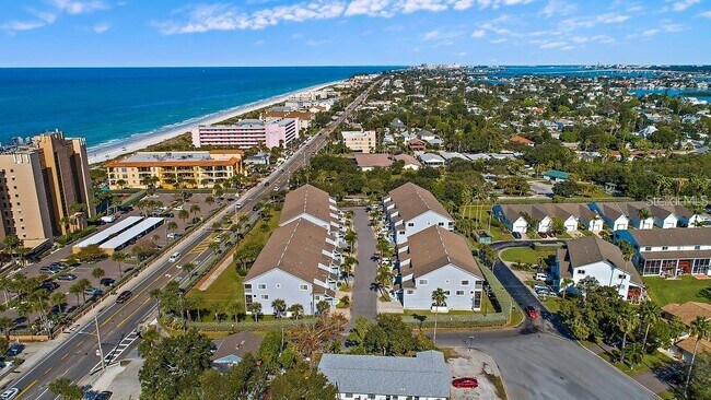 Building Photo - 928 Harbour House Dr