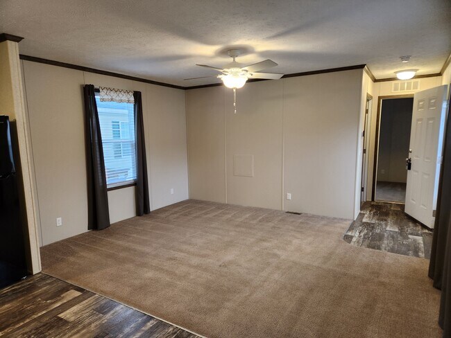 Foto del edificio - 150 Birch Ct