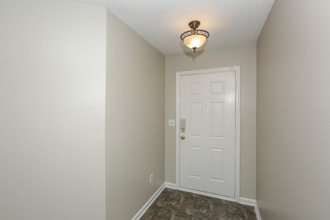 Foto del edificio - 8445 Angwin Pl