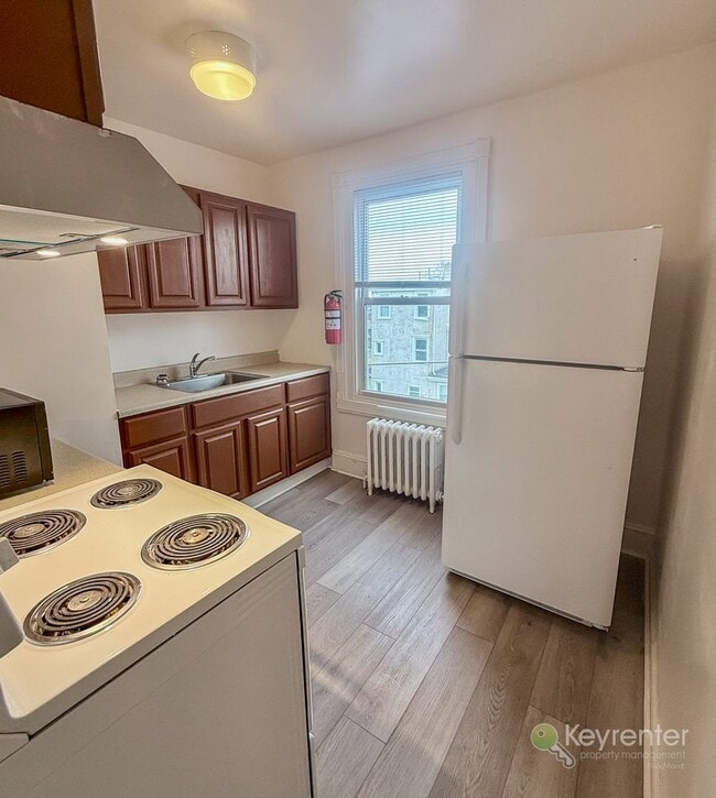 Building Photo - 16 N Rigby Ave