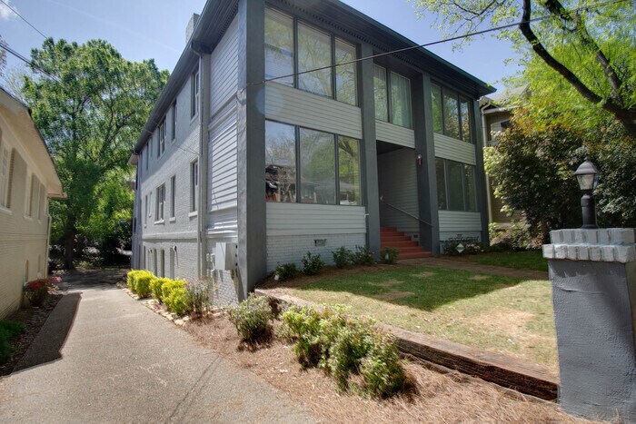 Primary Photo - STUNNING MODERN CONDO