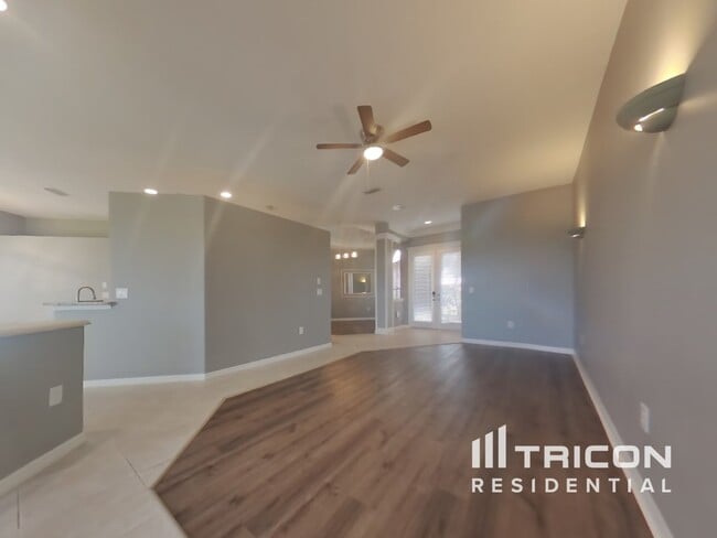 Building Photo - 10259 Silverado Cir