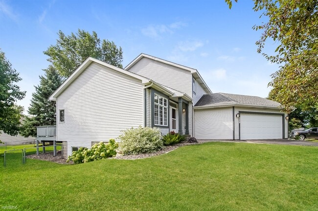 Building Photo - 4 br, 3.5 bath House - 8449 JENSEN AVENUE S