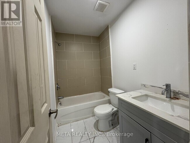 Building Photo - 35 Duncombe Blvd
