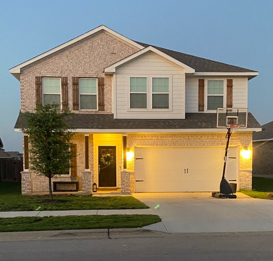 Exterior - 1108 Whipple Tree Trl