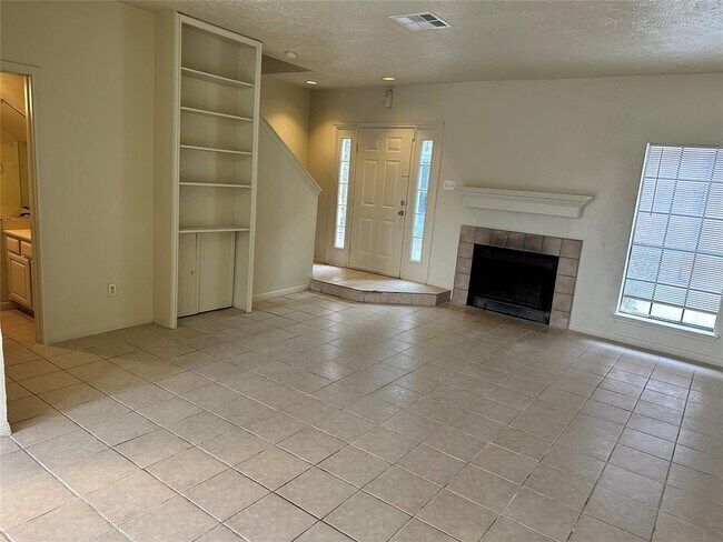 Building Photo - 13415 Gaby Virbo Dr