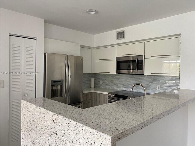 Foto del edificio - 4360 NW 107th Ave