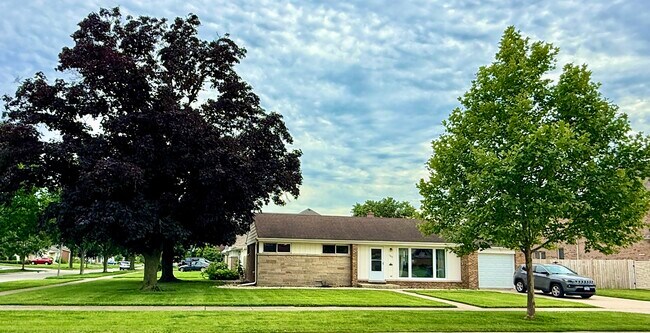 Foto del edificio - 360 W Fremont Ave