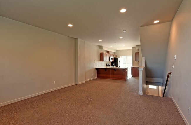 Foto del edificio - Available Now | Spacious 3BR Northlake Court Townhome with Garage & Private Balcony