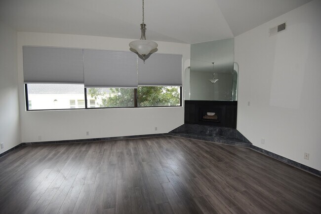 Building Photo - 4161 Los Feliz Blvd