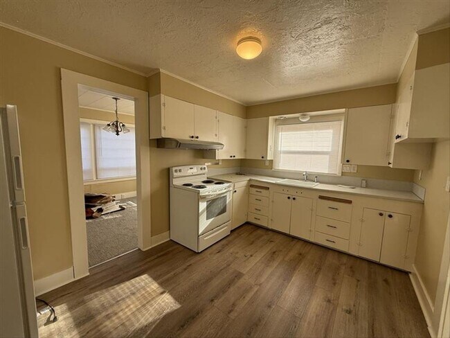 Foto del edificio - 5925 SW Hall Blvd