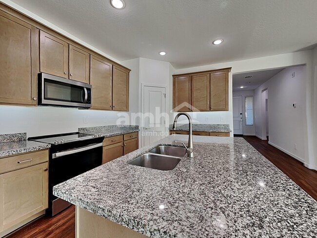 Foto del edificio - 781 S 150th Dr