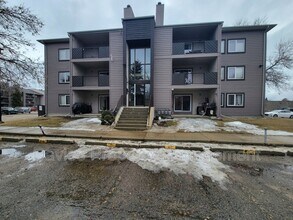 Building Photo - 45 Akins Dr