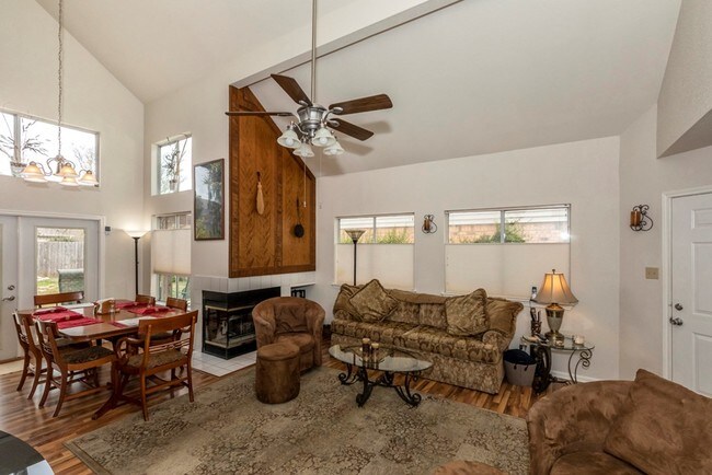 Foto del edificio - 945 Green Meadow St