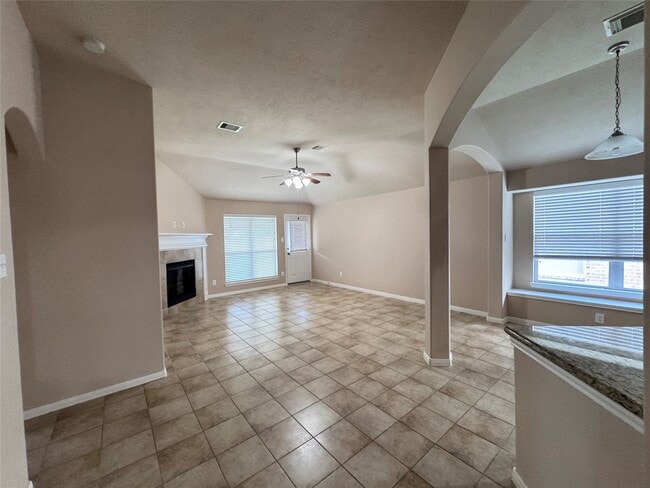 Foto del edificio - 25210 Ginger Ranch Dr