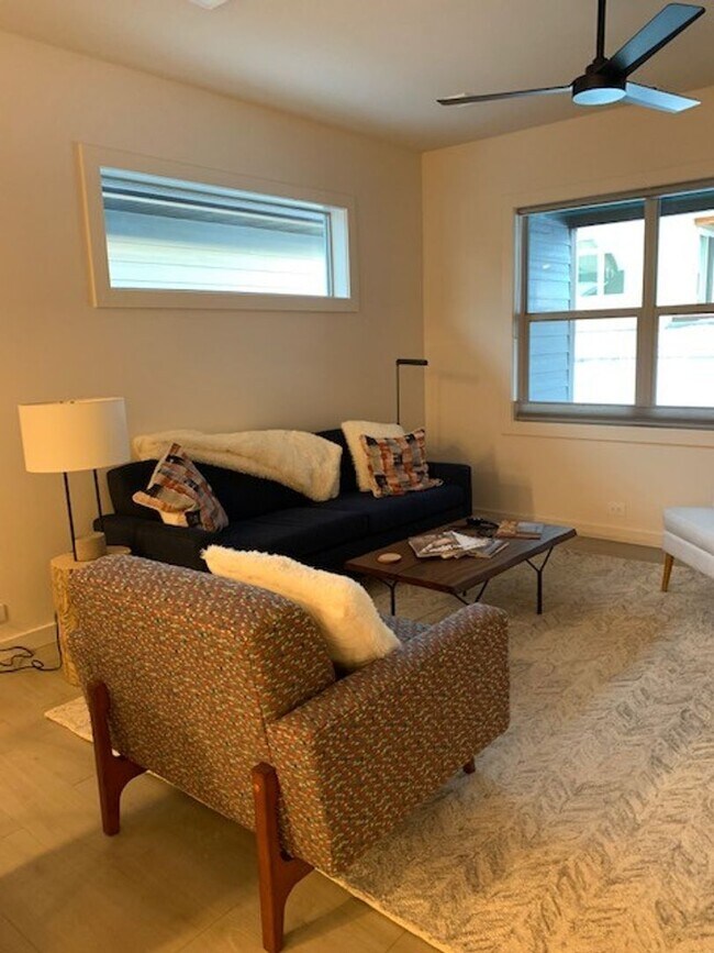 Foto del edificio - 2160 Dennison Ln