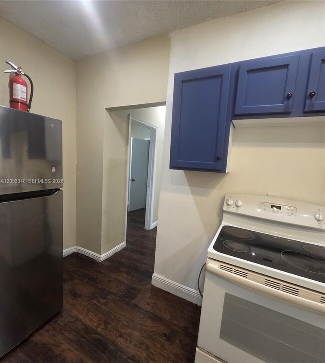 Building Photo - 1008 N 18th Ct