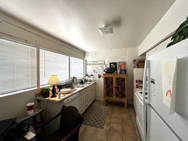 Building Photo - 775 E 820 N