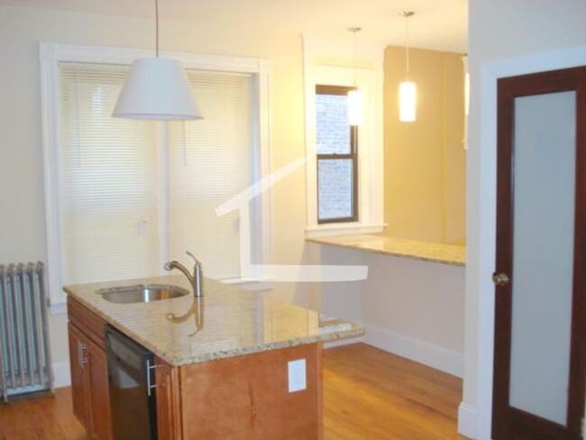 Building Photo - 9/1/26! Massive 5BR/3BA near Longwood, BU