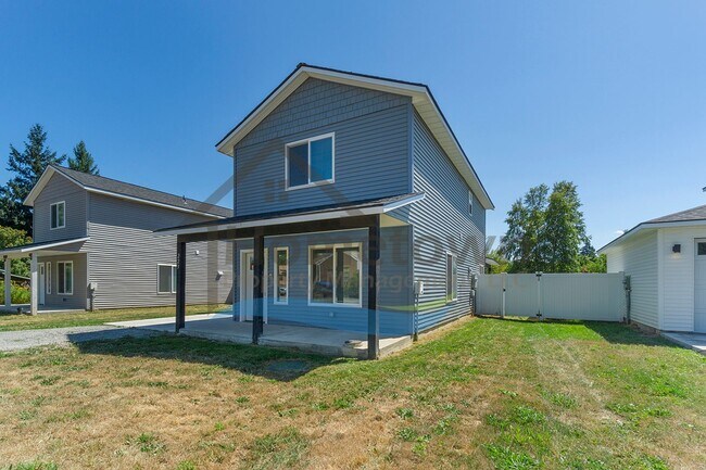 Foto del edificio - 3 Bedroom 2 Bathroom Home with Attached Ga...