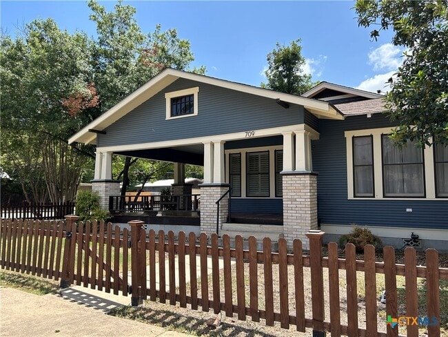 Foto del edificio - 709 W Coll St