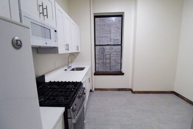 Building Photo - 100 W 105th St