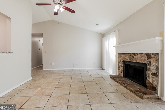 Foto del edificio - 4694 Garden Hills Dr