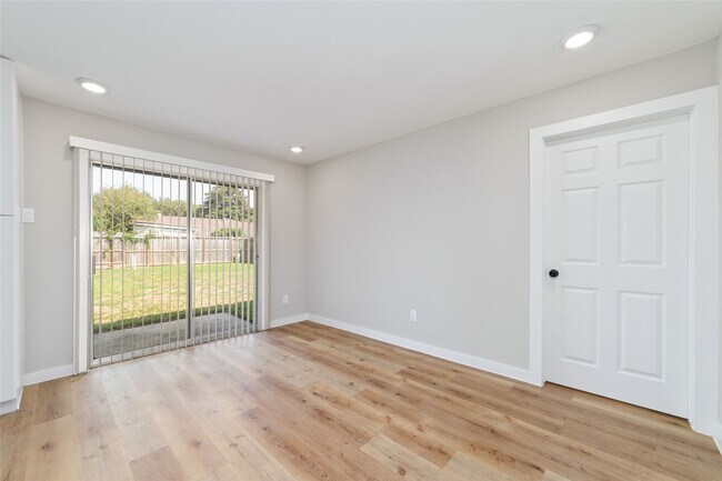 Foto del edificio - 7706 Deadwood Dr
