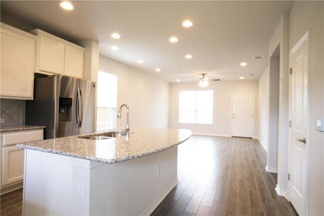 Foto del edificio - 14110 McCoy Lp