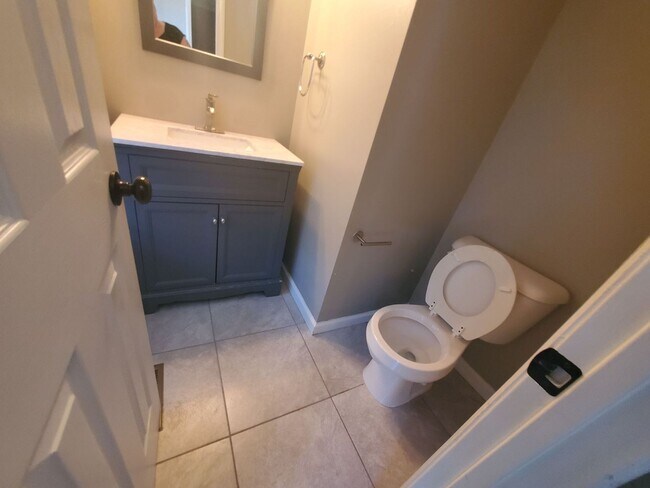 Building Photo - 21 Candler Ct