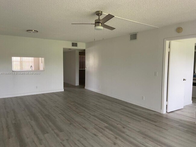 Foto del edificio - 12701 SW 13th St