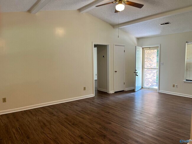 Foto del edificio - 9718 Wallwood Dr SE