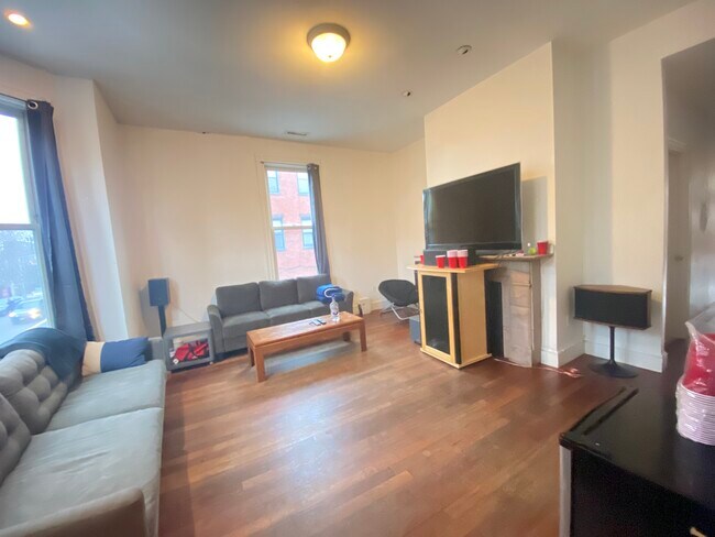 Building Photo - 1548 Tremont St