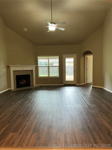 Foto del edificio - 3505 West 107th Pl S