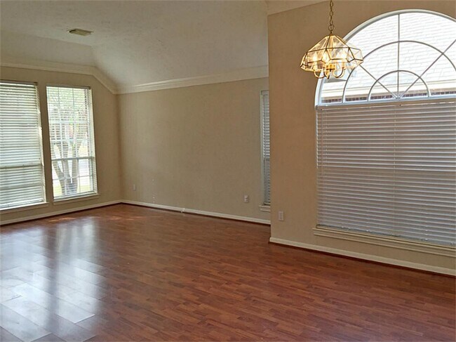 Foto del edificio - 7411 Orchard Hills Ln