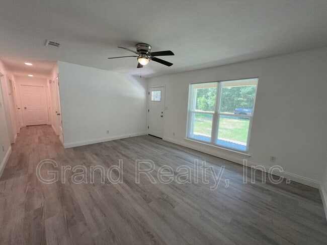 Building Photo - 6733 Applegate St