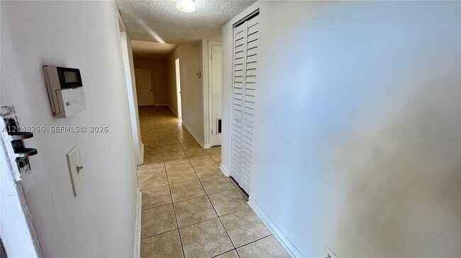 Foto del edificio - 5525 N Lakewood Cir