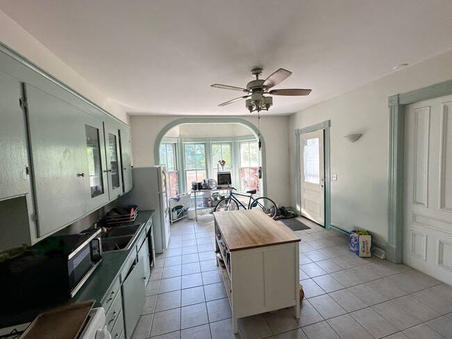 176-182 Elmwood Ave - 176-182 Elmwood Ave Apartment