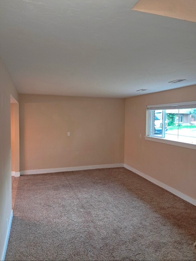 Living room - 2570 E Canterbury Ln