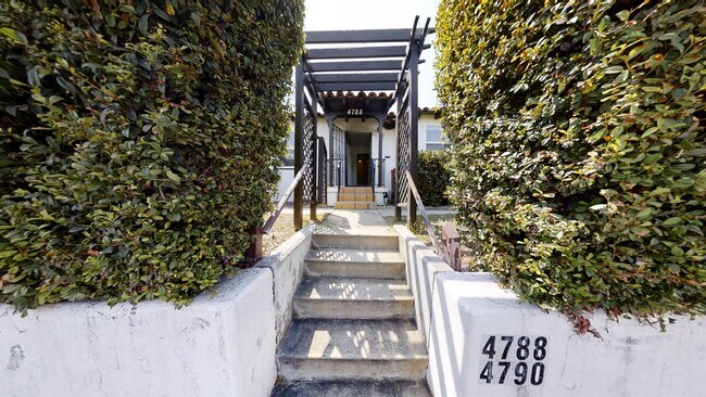 Foto del edificio - 4788 College Ave