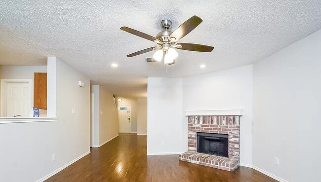 Foto del edificio - 9007 Little Hoss