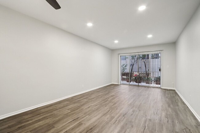 Interior Photo - 312 S. Willaman Drive