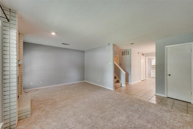 Foto del edificio - 7623 Riverbrook Dr