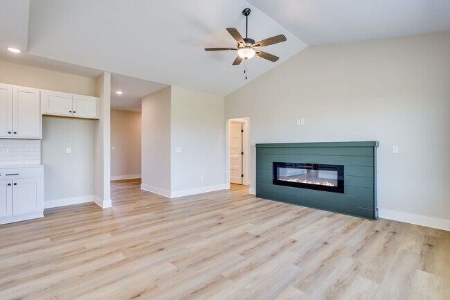 Foto del edificio - Trails End- Single Family