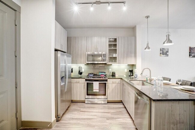 Foto del edificio - 120 W CityLine Dr