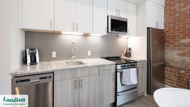 Building Photo - 425 20th St S