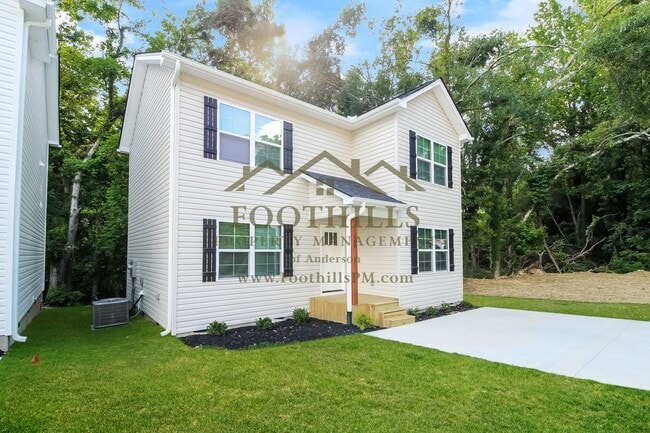 Building Photo - 4-Bedroom Gem in Williamston—Don’t Miss This!